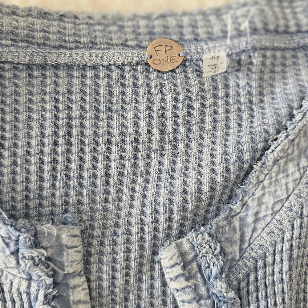 Free People One Henley Blue Textured Top Size Small - Picture 4 of 13